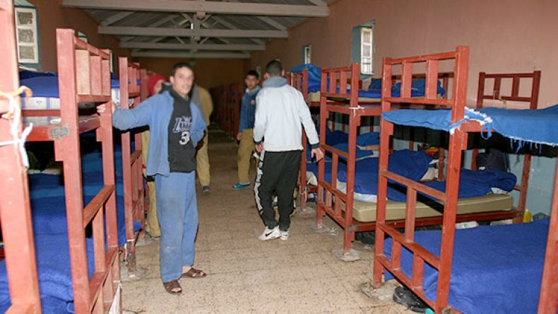 مليونا جزائري مدمنون على السجون