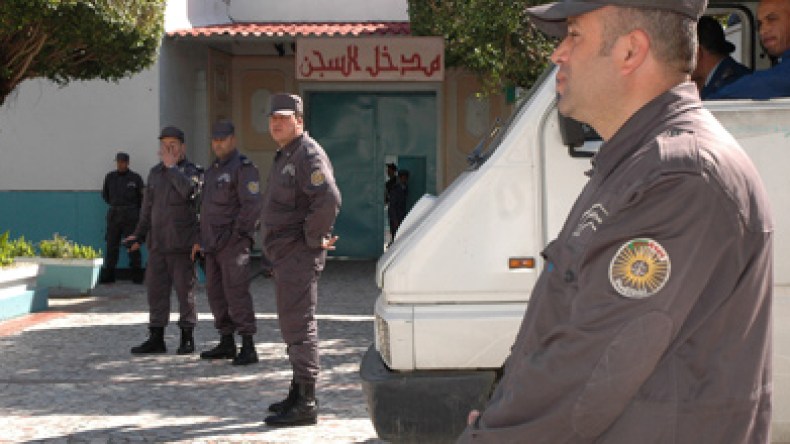 فرق مدرعة مدربة في الخارج لمواجهة التمرد داخل السجون