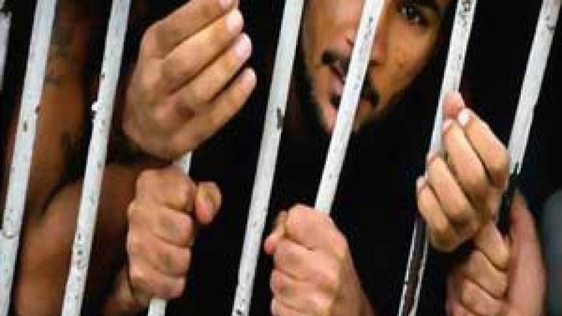 عوائل أسرى النظام السابق تكلف فوزي أوصديق بالدفاع عنها