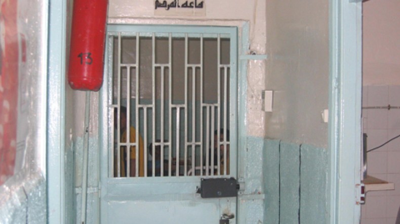 أصحّاء يدّعون الجنون للإفلات من الــــسجون