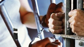 يتعاطى المخدرات داخل السجن بخنشلة