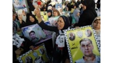 Signature d’un accord pour lever la grève de la faim de plus d’un millier de détenus palestiniens