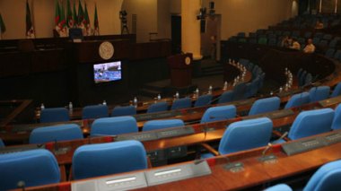 Algeria: Ministers ignore MP’sand shun presence in Parliament