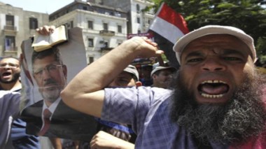 Quatre morts dans des affrontements entre pro et anti-Morsi
