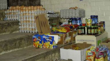 Couffin de Ramadhan rempli de denrées alimentaires périmées