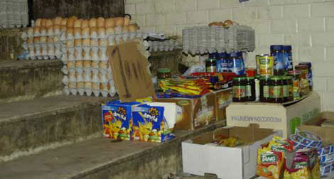 Couffin de Ramadhan rempli de denrées alimentaires périmées