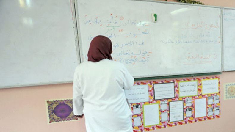 ولي تلميذة يسب معلمة بالشراقة بسبب علامة ابنته