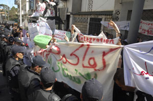 Temporary teachers and unemployed protest