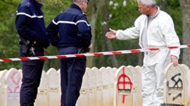 Quatre interpellations après la profanation de tombes musulmanes dans le nord