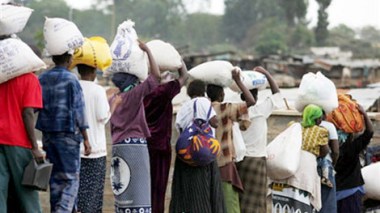Le PAM va parachuter 5 000 tonnes de nourriture pour les réfugiés au Sud-Soudan