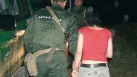 ‮ ‬سكان‮ ‬تيشي‮ ‬يغلقون‮ ‬الطريق‮ ‬ويصرون‮ ‬على‮ ‬ترحيل‮ ‬العاهرات‮ ‬