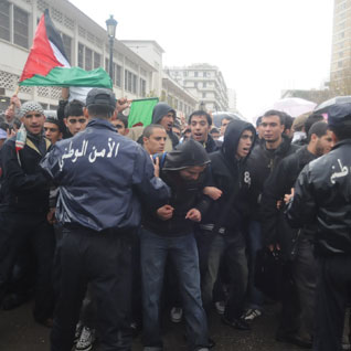 Political parties and students call to lift ban on demonstrations in Algiers