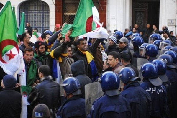 HRW appelle à autoriser les marches en Algérie