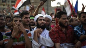 الملايين يجتاحون القاهرة للمطالبة بعودة مرسي