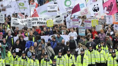 G20 protest: Thousands set off on 'rainbow alliance' march