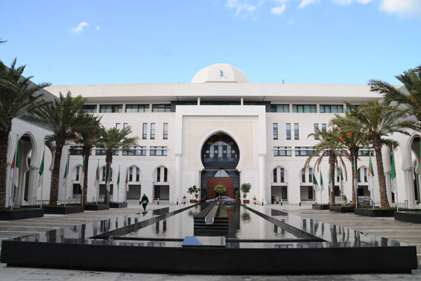 L'Algérie condamne “avec force” l'assassinat du maire de Misrata