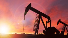 أسعار النفط تقترب من مستويات الموجة الأولى لجائحة كورونا