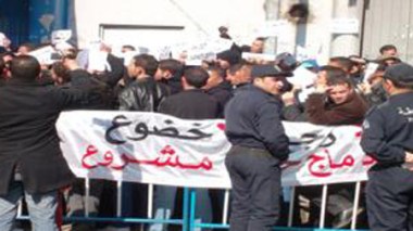 Les précaires du secteur public menacent de boycotter les élections