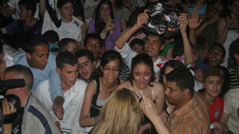 قرار بمنع استقبال مطربي الملاهي والكباريهات في الأحياء الجامعية