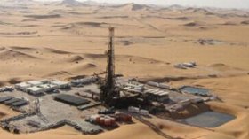 تجهيزات‭ ‬الحفر‭ ‬التابعة‭ ‬للشركة‭ ‬الوطنية‭ ‬لأشغال‭ ‬الآبار‭ ‬تصل‭ ‬ميناء‭ ‬جنجن‭ ‬قادمة‭ ‬من‭ ‬عمان‭ ‬