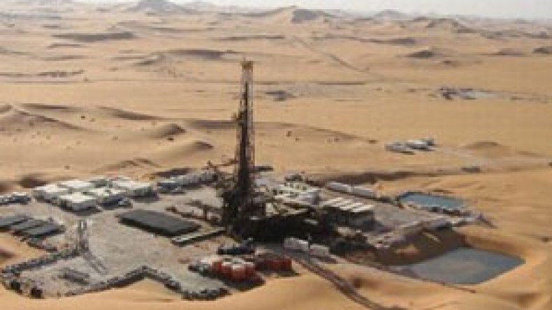 تجهيزات‭ ‬الحفر‭ ‬التابعة‭ ‬للشركة‭ ‬الوطنية‭ ‬لأشغال‭ ‬الآبار‭ ‬تصل‭ ‬ميناء‭ ‬جنجن‭ ‬قادمة‭ ‬من‭ ‬عمان‭ ‬