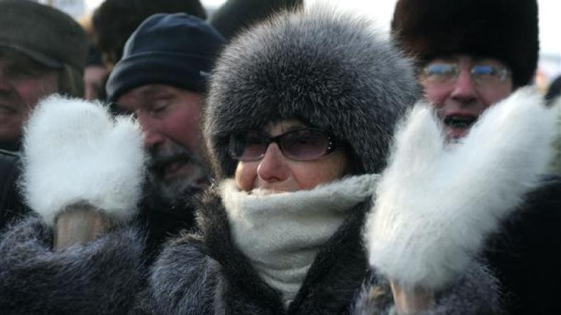Thousands of Anti-Putin Demonstrators Rally in Moscow