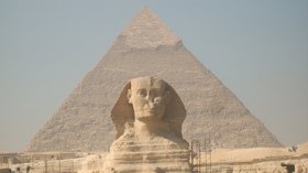 “تهديم الأهرامات وأبو الهول واجب شرعي والتوحيد أهم من السياحة”؟