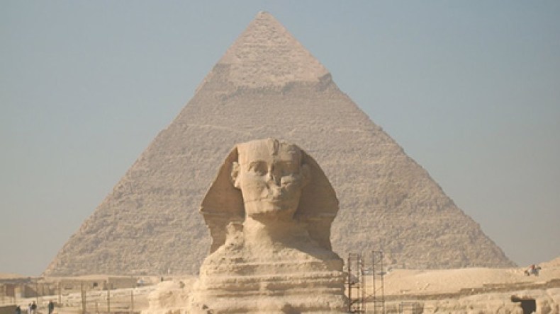 “تهديم الأهرامات وأبو الهول واجب شرعي والتوحيد أهم من السياحة”؟