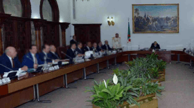 الوزراء يتحاشون مواجهة الصحافيين.. أسئلة تبحث عن أجوية!