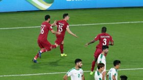 قطر تعبر إلى ربع النهائي