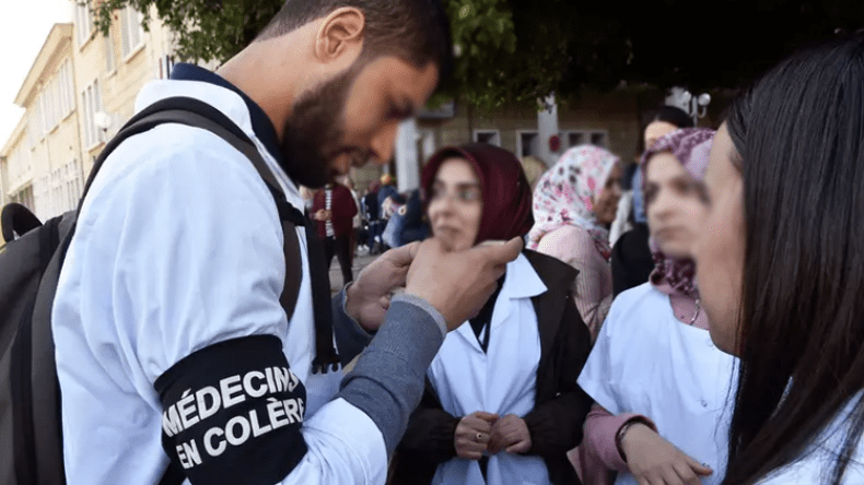 الأطباء المقيمون يرحبون بقرارات الرئيس ويدعون لإستراتيجية فعالة للإصلاحات