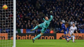 “الثعلب” محرز يلتهم “الدجاجة” الإنجليزية الـ 11.. ومورينيو “اهبل”!؟