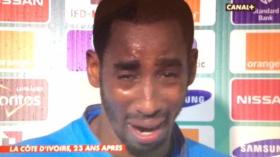 حارس “الفيلة” يبكي تواضعا ويهدي التتويج لأمّه