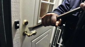 حارس ليلي ضمن عصابة سرقة المنازل ببومرداس