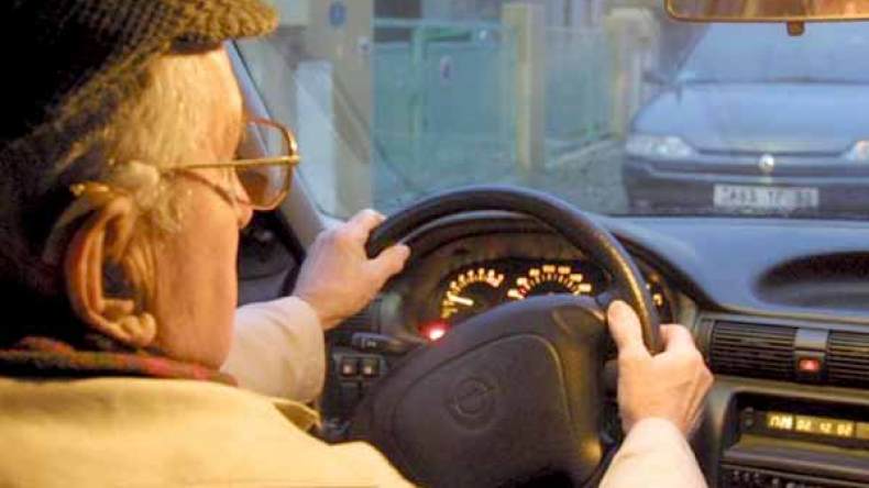 مرضى وعجزة يقودون سياراتهم حتى الموت!