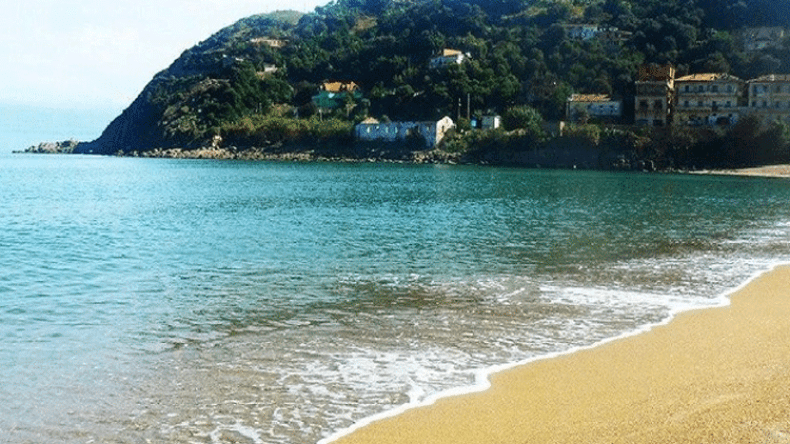 متاحف طبيعية مهملة.. آثار تتعرّض للتخريب ومصطافون يبحثون عن الفنادق!