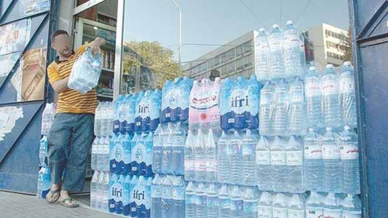 زيادات عشوائية في أسعار المياه المعدنية بمحلات الجملة والتجزئة