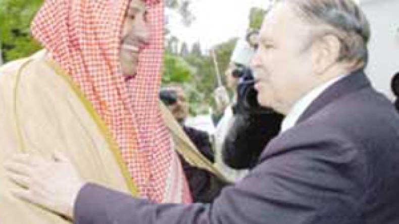 بوتفليقة يستقبل رئيس الوزراء القطري