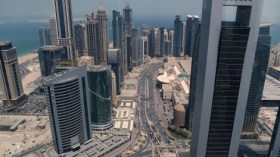 قطر تعد بتخفيف القيود المفروضة على العمال الأجانب