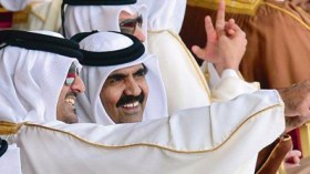 صحيفة فرنسية: أمير قطر يستعد لتسليم السلطة إلى ابنه