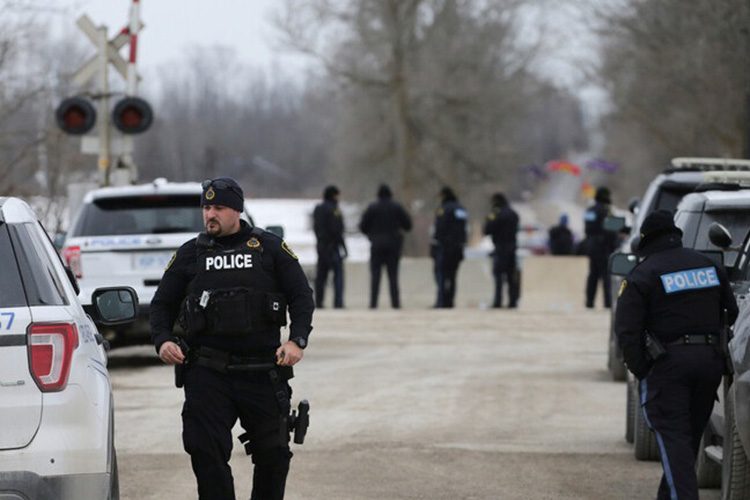 Québec: Un homme armé d’une épée tue deux personnes