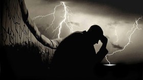 خطيبتي سرقت قلبي والآن تسرق أموالي