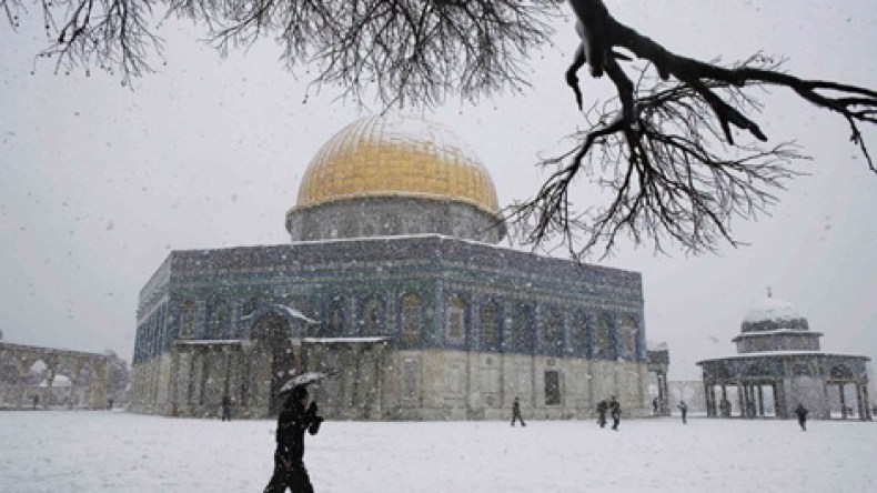 عاصفة ثلجية نادرة تغطى القدس الشريف
