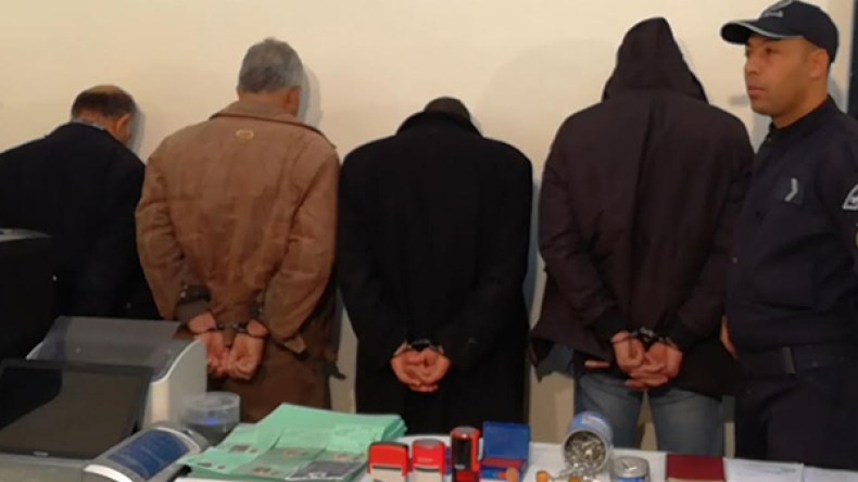 يسحبون أموالا بالعملة الصعبة من أرصدة أموات بسيدي عيسى