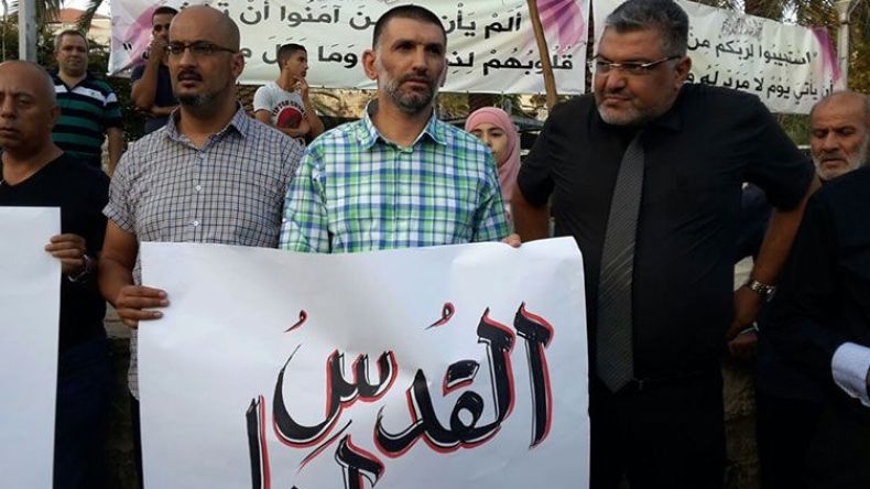 الشارع يفضح خنوع الحكومات العربية