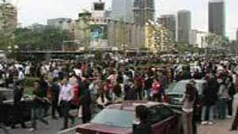 زلزال الصين يقتل عدة آلاف في سيشوان