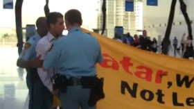 اعتقال جزائري احتج على قطر في قلب الدوحة