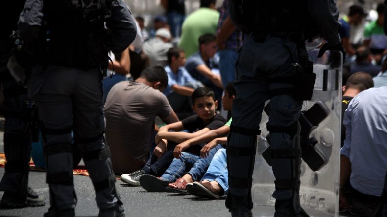 استمرار التوتر في القدس والفلسطينيون يدعون ليوم غضب