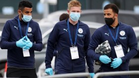 أنصار مانشستر سيتي ينتقدون محرز بسبب دي بروين