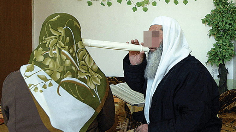 مشعوذون في ثوب رقاة ومشايخ!